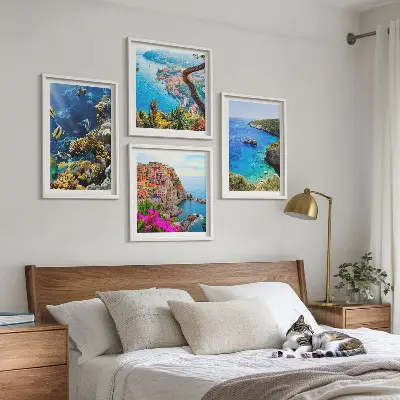 Ensemble de 4 tableaux vues sur la mer avec des maisons colorées