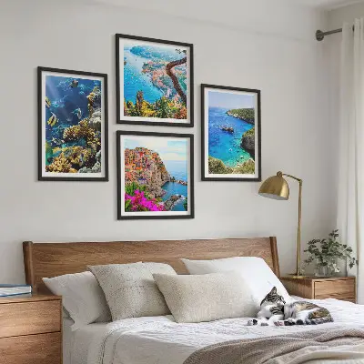 Ensemble de 4 tableaux vues sur la mer avec des maisons colorées