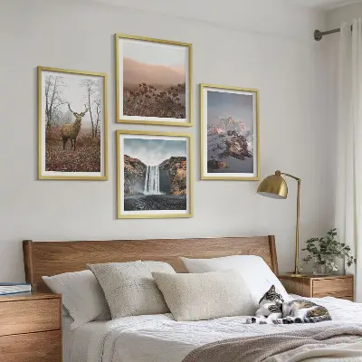 Ensemble de 4 tableaux représentant des paysages sauvages avec des montagnes et des cerfs