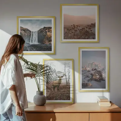 Ensemble de 4 tableaux représentant des paysages sauvages avec des montagnes et des cerfs
