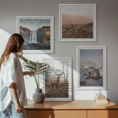 Ensemble de 4 tableaux représentant des paysages sauvages avec des montagnes et des cerfs