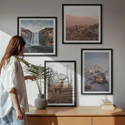 Ensemble de 4 tableaux représentant des paysages sauvages avec des montagnes et des cerfs