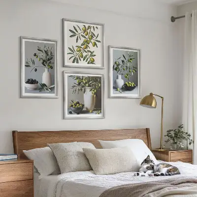 Ensemble de 4 tableaux représentant des olives dans des vases aux couleurs discrètes