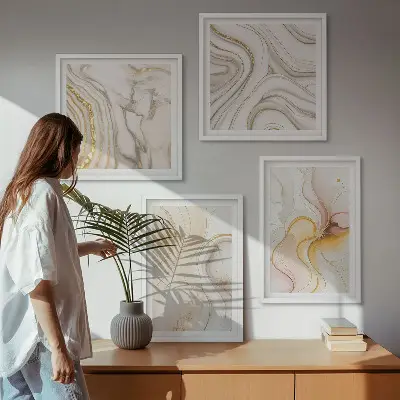 Mur de tableaux motifs abstraits aux tons chauds