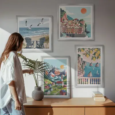 Ensemble de 4 tableaux représentant des montagnes colorées et des villes côtières