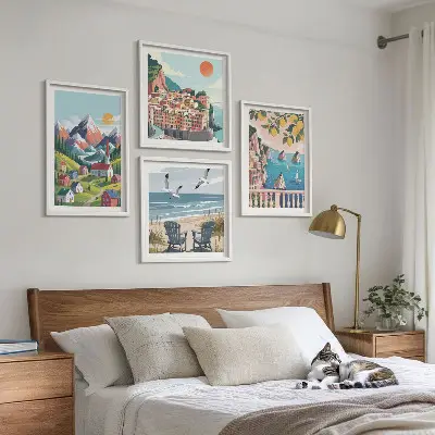 Ensemble de 4 tableaux représentant des montagnes colorées et des villes côtières