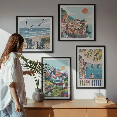 Ensemble de 4 tableaux représentant des montagnes colorées et des villes côtières