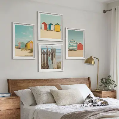 Mur de tableaux maisons colorées à la plage sous le soleil