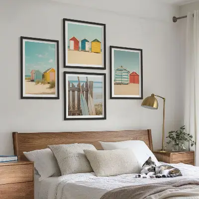 Mur de tableaux maisons colorées à la plage sous le soleil