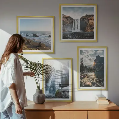 Mur de tableaux représentant des cascades, montagnes, paysages et nature
