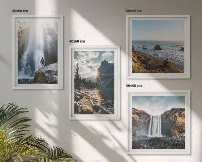 Mur de tableaux représentant des cascades, montagnes, paysages et nature