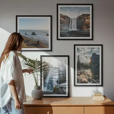 Mur de tableaux représentant des cascades, montagnes, paysages et nature