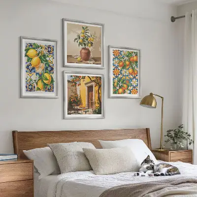 Mur de tableaux motifs de fleurs citron et orange