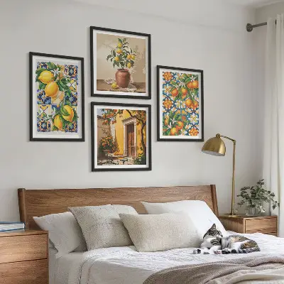 Mur de tableaux motifs de fleurs citron et orange