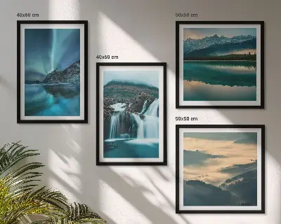 Ensemble de 4 tableaux représentant des paysages d'hiver, des cascades et des aurores boréales