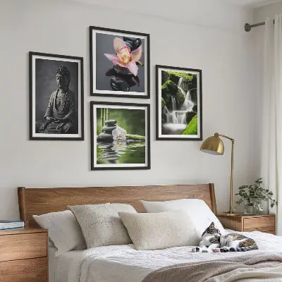 Mur de tableaux peintures zen avec galets d'eau et bouddha