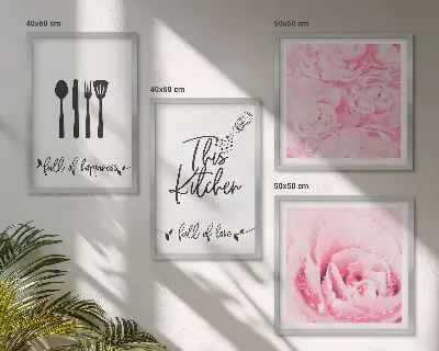Ensemble de 4 tableaux représentant une cuisine aux roses délicates