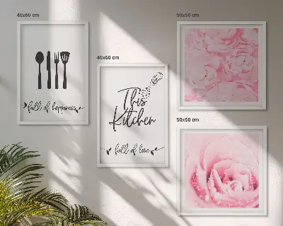 Ensemble de 4 tableaux représentant une cuisine aux roses délicates