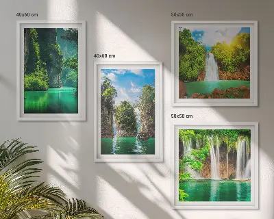 Mur de tableaux représentant des cascades de paysages verdoyants