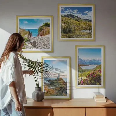 Ensemble de 4 tableaux représentant une plage, un phare, des montagnes, des prairies et des fleurs
