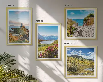 Ensemble de 4 tableaux représentant une plage, un phare, des montagnes, des prairies et des fleurs