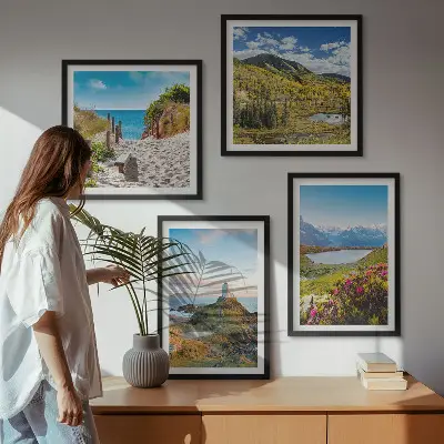Ensemble de 4 tableaux représentant une plage, un phare, des montagnes, des prairies et des fleurs