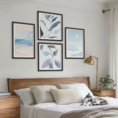 Mur de tableaux paysages de montagne à l'aquarelle avec des plantes