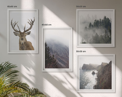 Mur de tableaux Paysage de montagne brouillard cerf