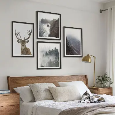 Mur de tableaux paysage de montagne avec cerf dans le brouillard
