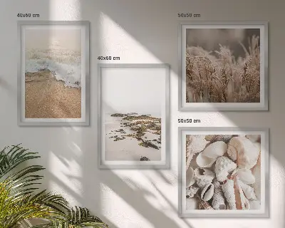 Ensemble de 4 tableaux représentant une plage avec des herbes des vagues et des pierres dans un style bohème