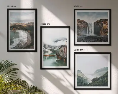 Mur de tableaux représentant des plages de montagne, des nuages et de l'eau
