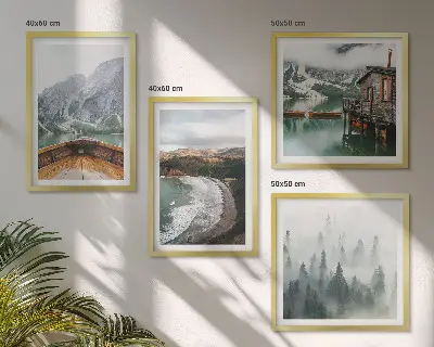 Ensemble de 4 tableaux représentant des montagnes, un lac, un bateau, du brouillard et une plage