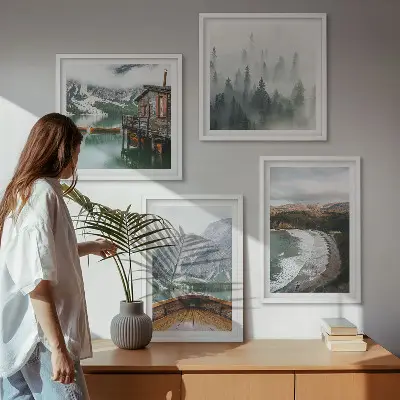 Ensemble de 4 tableaux représentant des montagnes, un lac, un bateau, du brouillard et une plage