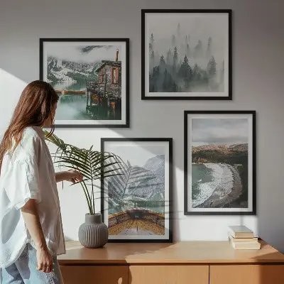 Ensemble de 4 tableaux représentant des montagnes, un lac, un bateau, du brouillard et une plage