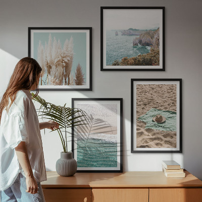 Mur de tableaux Chapeau en herbe sur les vagues de la plage
