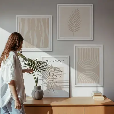 Mur de tableaux avec décorations bohèmes abstraites