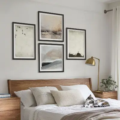 Ensemble de 4 tableaux représentant des oiseaux et des rochers avec des coups de pinceau décoratifs