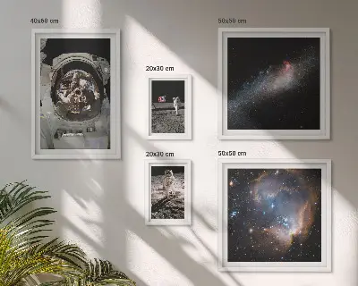 Ensemble de 5 tableaux représentant des astronautes atterrissant sur la Lune