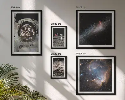 Ensemble de 5 tableaux représentant des astronautes atterrissant sur la Lune
