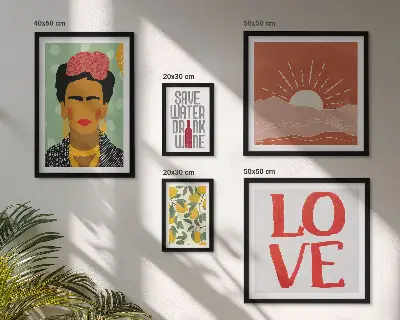 Lot de tableaux encadrés représentant une femme aux fleurs de style bohème