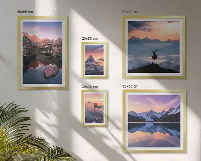 Lot de tableaux encadrés représentant des reflets du coucher de soleil sur les montagnes