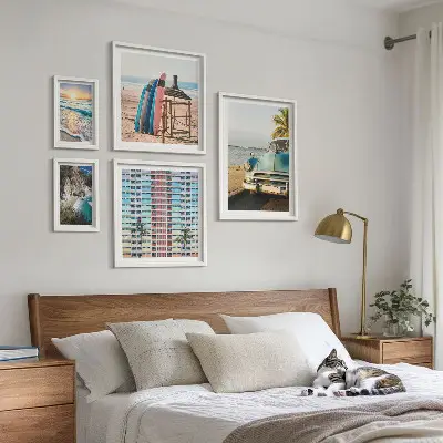 Ensemble de 5 tableaux représentant des paysages de plage élégants