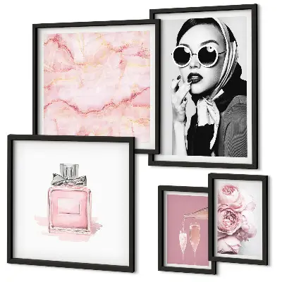 Lot de tableaux encadrés avec des touches élégantes de rose