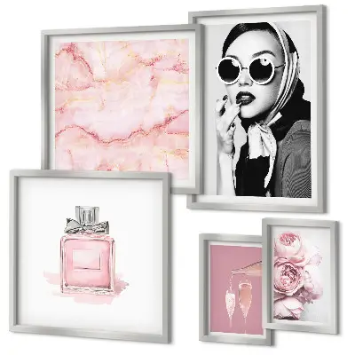 Lot de tableaux encadrés avec des touches élégantes de rose