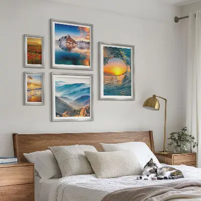 Lot de tableaux encadrés représentant des paysages naturels de mer, de montagnes et de fleurs