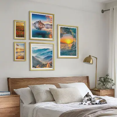 Lot de tableaux encadrés représentant des paysages naturels de mer, de montagnes et de fleurs