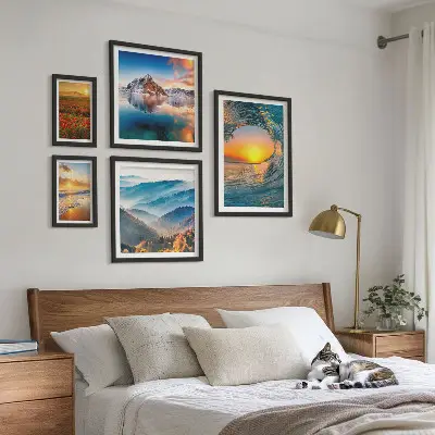 Lot de tableaux encadrés représentant des paysages naturels de mer, de montagnes et de fleurs