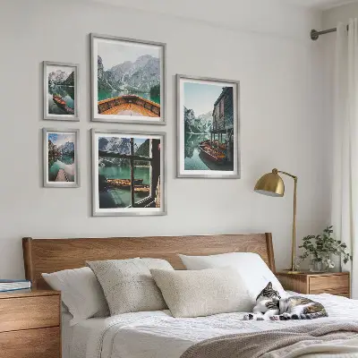 Lot de tableaux encadrés représentant des lacs et paysages de montagne apaisants