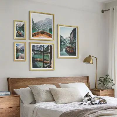 Lot de tableaux encadrés représentant des lacs et paysages de montagne apaisants