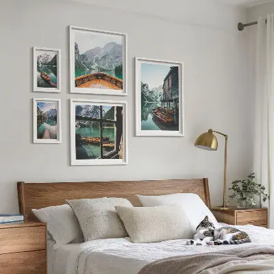 Lot de tableaux encadrés représentant des lacs et paysages de montagne apaisants